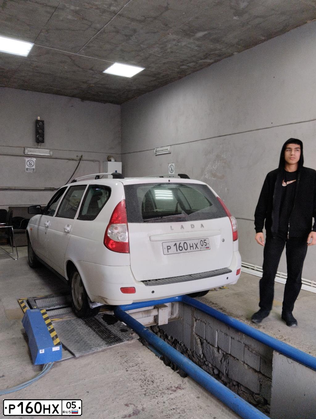 Фото автомобиля LADA 2171 PRIORA, 2011 — госномер А009КН134. Цвет: Белый