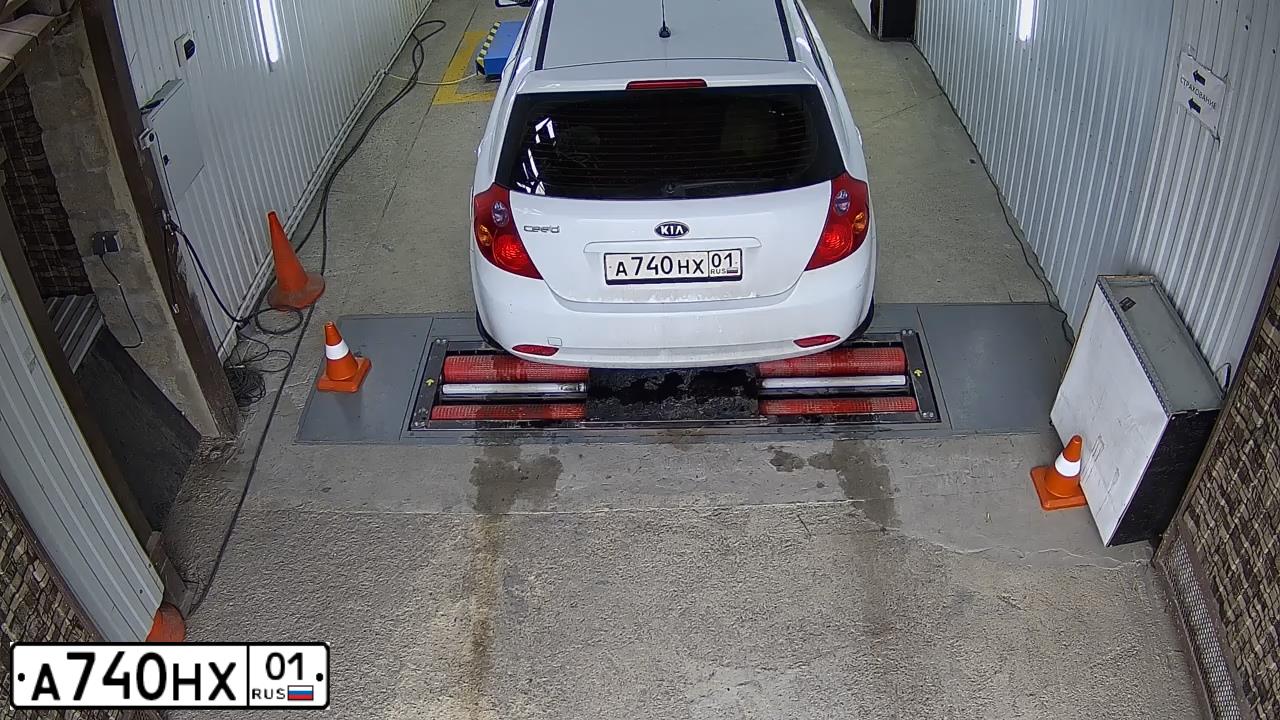 Фото автомобиля KIA CEE'D, 2009 — госномер М095МЕ126. Цвет: Белый