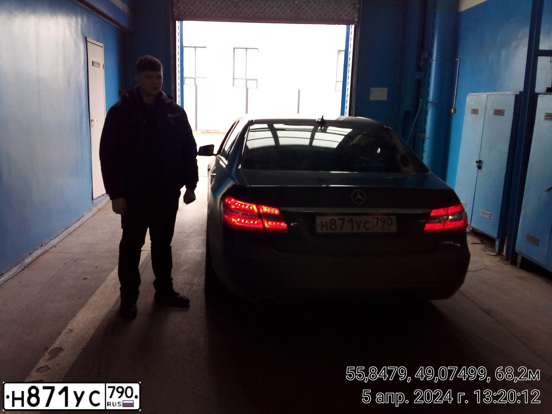 Фото автомобиля MERCEDES E-KLASSE, 2010 — госномер С463ТН716. Цвет: СИНИЙ ТЕМНЫЙ