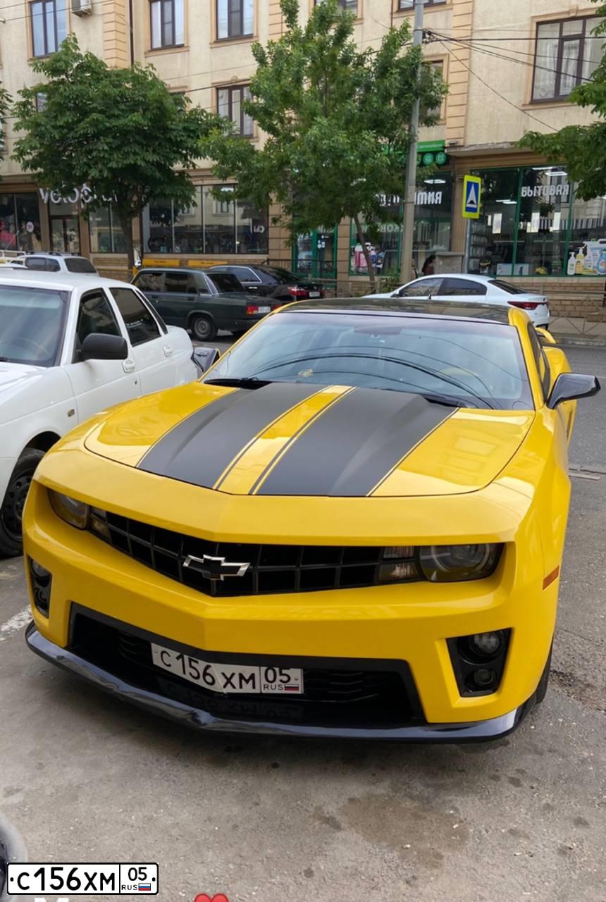 Фото автомобиля CHEVROLET CAMARO, 2010 — госномер С156ХМ05. Цвет: ЖЁЛТЫЙ