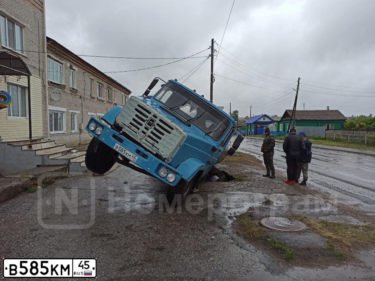 Фото автомобиля LADA 2109 SAMARA, 2004 — госномер О955НР72. Цвет: Серый