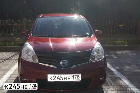 Фото автомобиля NISSAN NOTE, 2011 — госномер В236МА37. Цвет: Красный
