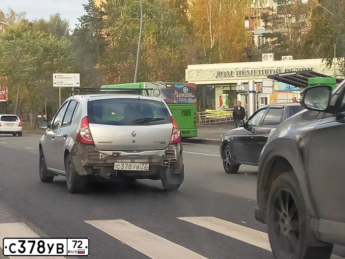 Фото автомобиля RENAULT SANDERO, 2014 — госномер С378УВ72. Цвет: СВЕТЛО-СЕРЫЙ