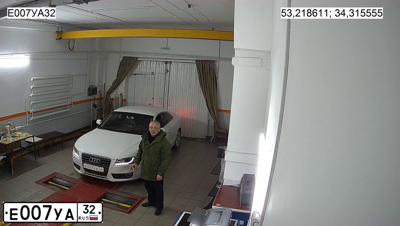 Фото автомобиля AUDI A5, 2010 — госномер С041НС761. Цвет: Белый