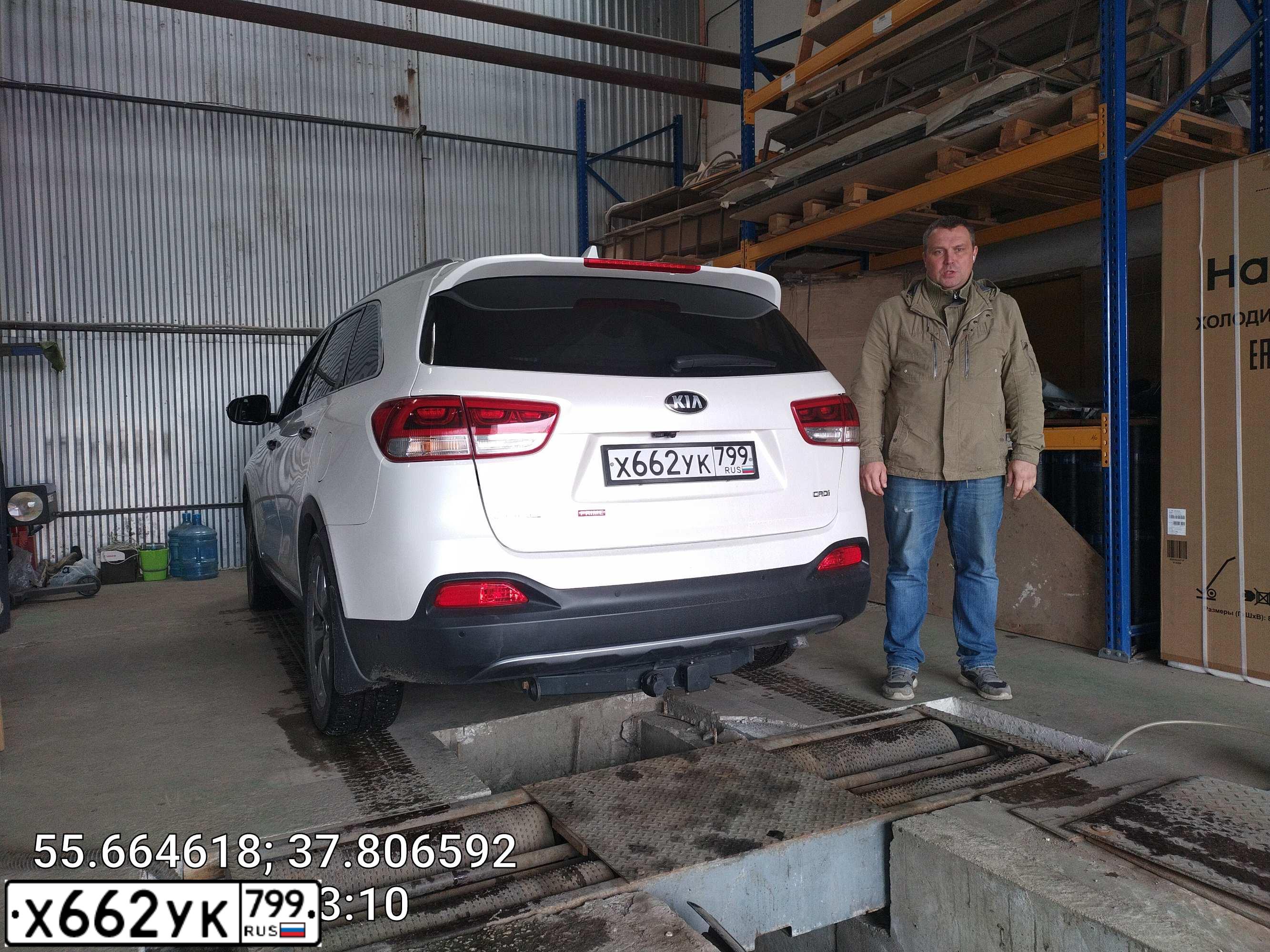 Фото автомобиля KIA SORENTO, 2017 — госномер Р372ОН797. Цвет: Белый