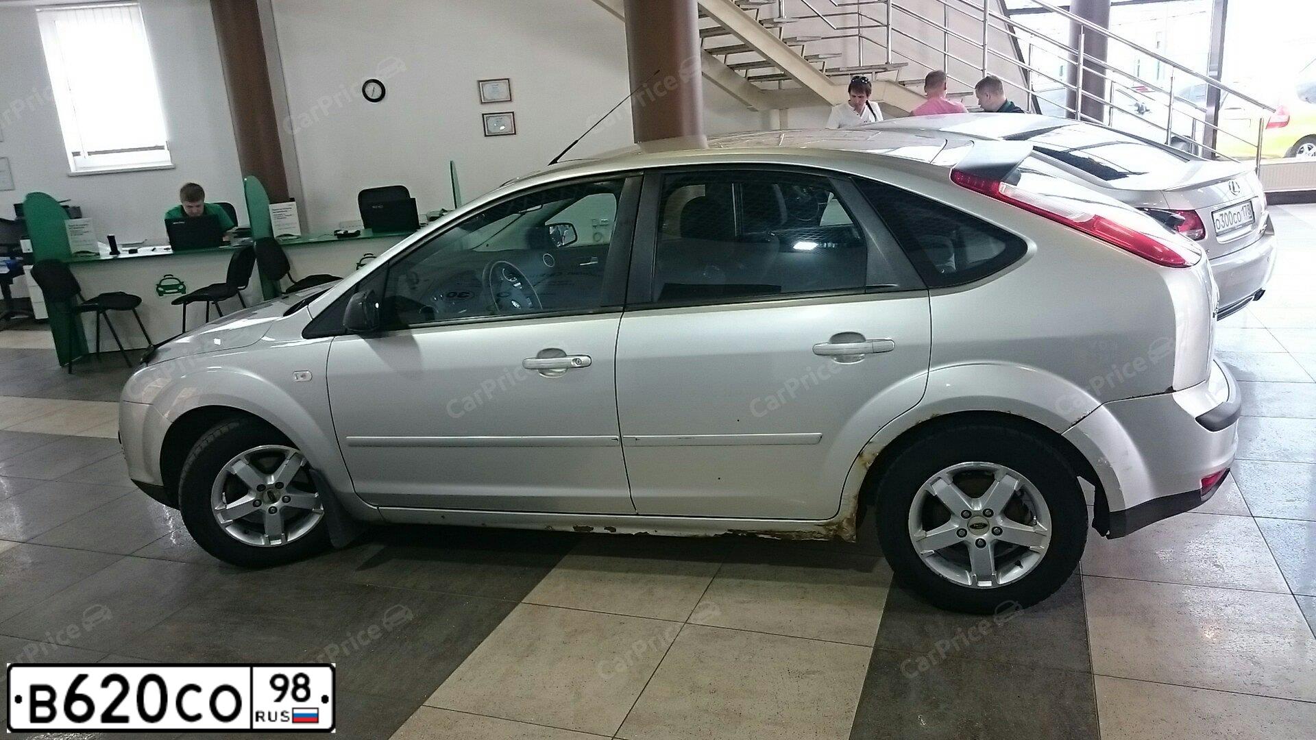 Фото автомобиля FORD FOCUS, 2006 — госномер В620СО98. Цвет: серебристый