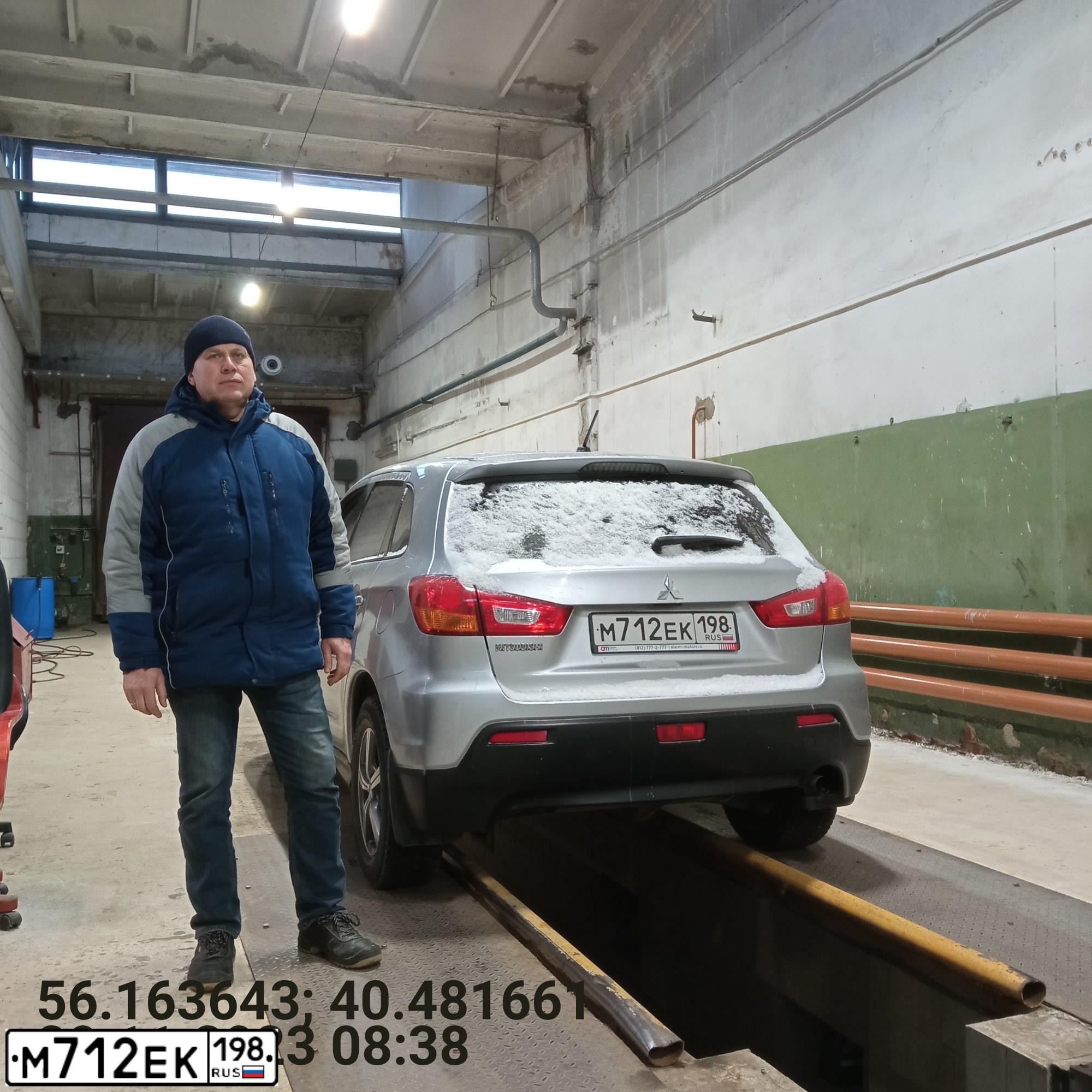 Фото автомобиля MITSUBISHI ASX, 2011 — госномер М868УР33. Цвет: СЕРЕБРИСТЫЙ