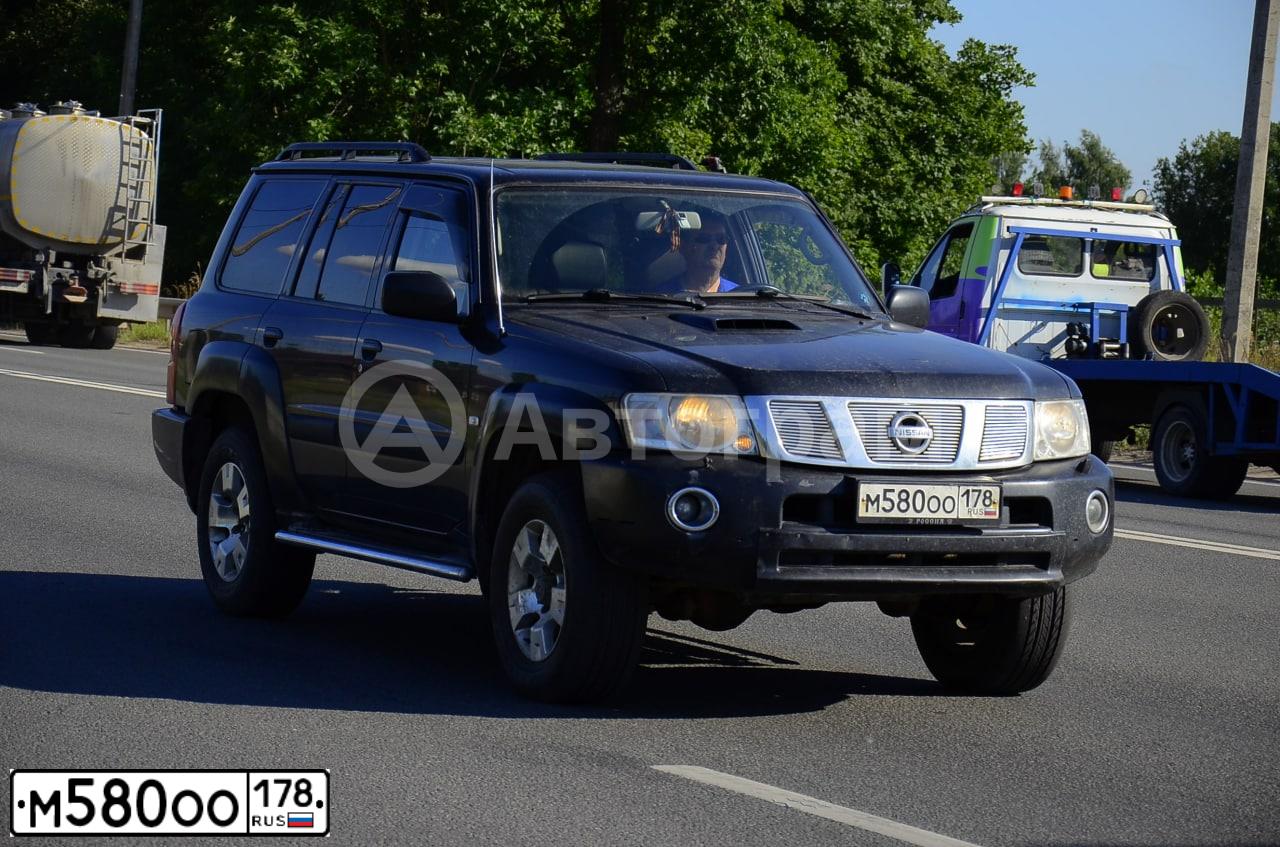 Фото автомобиля NISSAN PATROL, 2008 — госномер М580ОО178. Цвет: ЧЕРНЫЙ