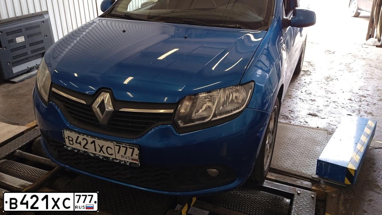 Фото автомобиля RENAULT SANDERO, 2017 — госномер В421ХС777. Цвет: СВЕТЛО-СИНИЙ