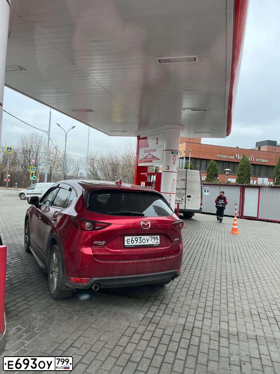 Фото автомобиля MAZDA CX-5, 2019 — госномер Е693ОУ799. Цвет: КРАСНЫЙ