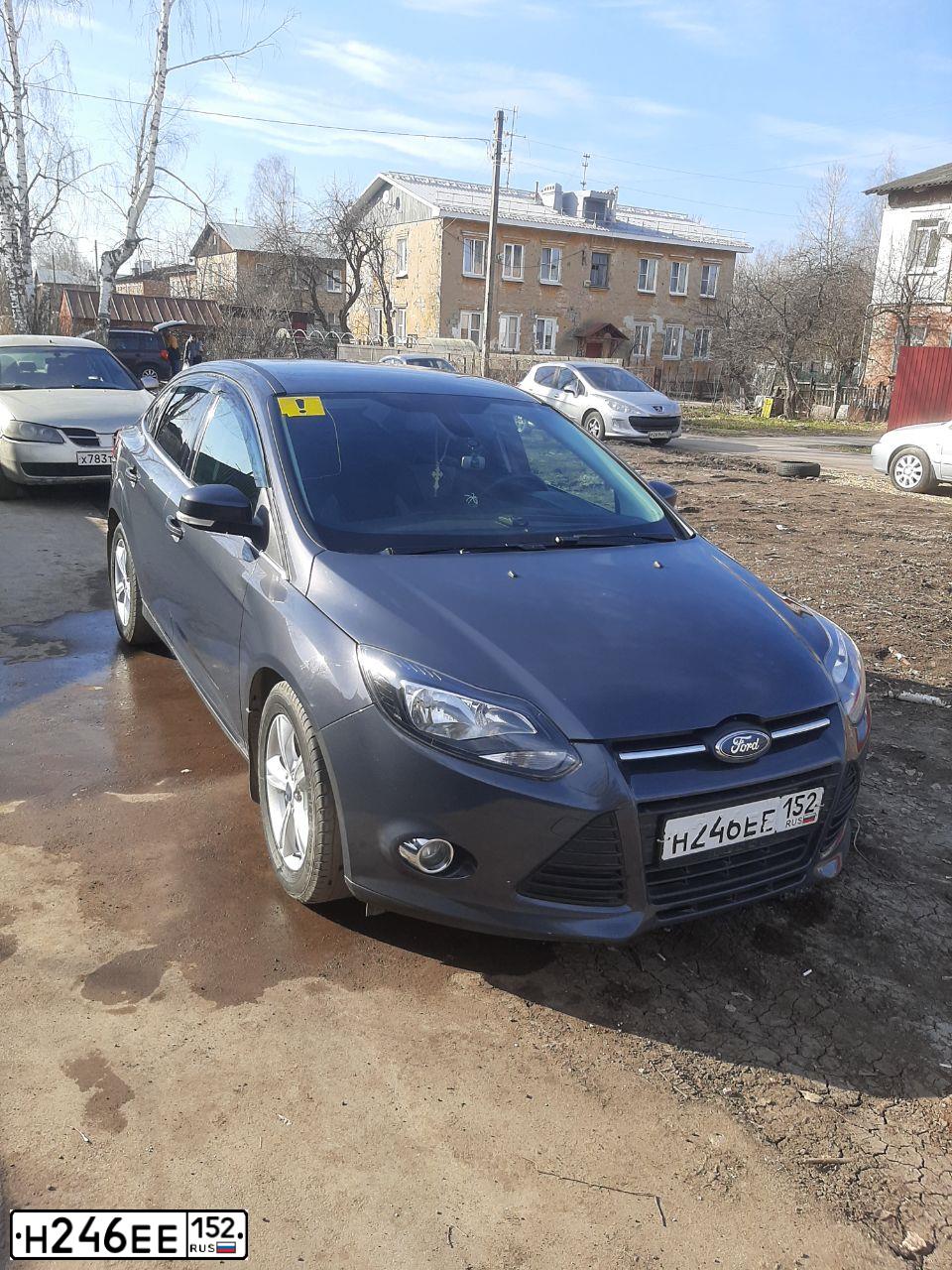 Фото автомобиля FORD FOCUS, 2013 — госномер Н246ЕЕ152. Цвет: ТЕМНО-СЕРЫЙ
