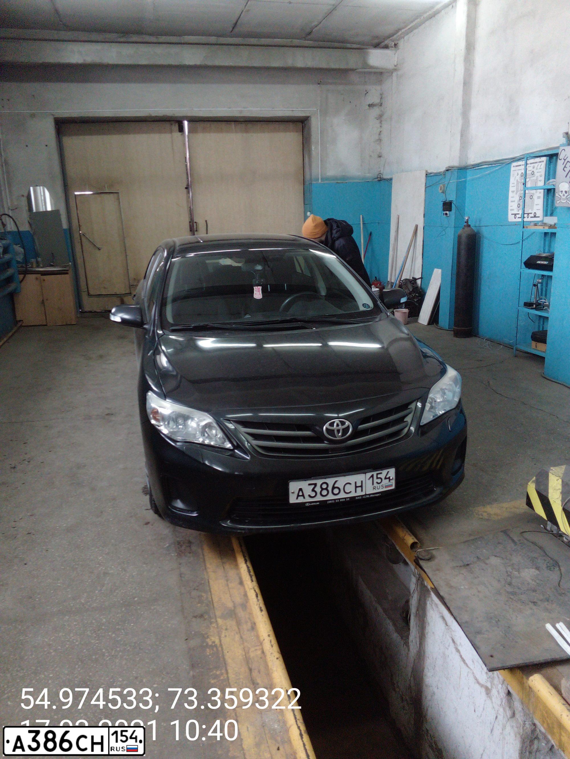 Фото автомобиля TOYOTA COROLLA, 2010 — госномер А386СН154. Цвет: ЧЕРНЫЙ