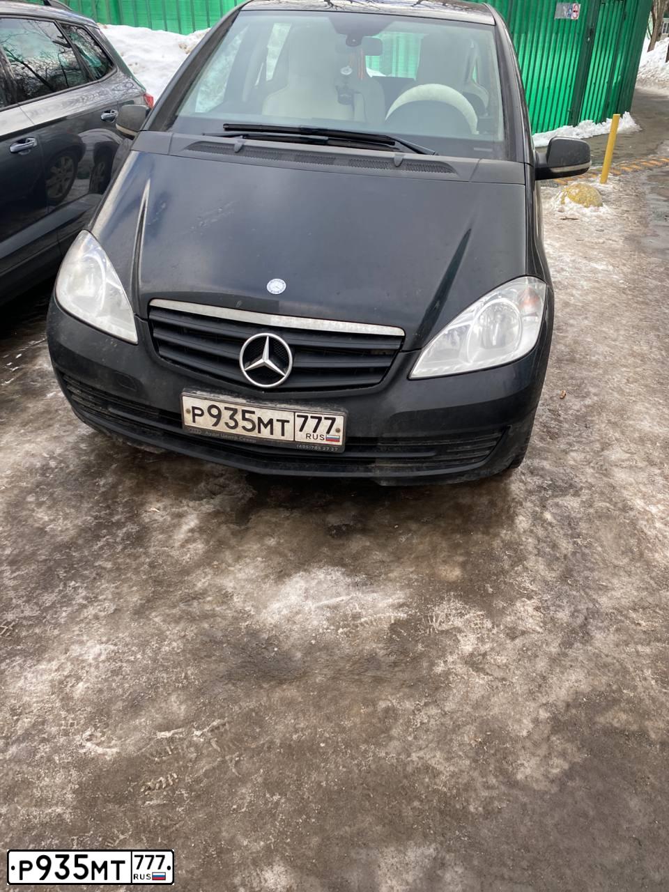 Фото автомобиля MERCEDES A-KLASSE, 2011 — госномер Р935МТ777. Цвет: ЧЕРНЫЙ