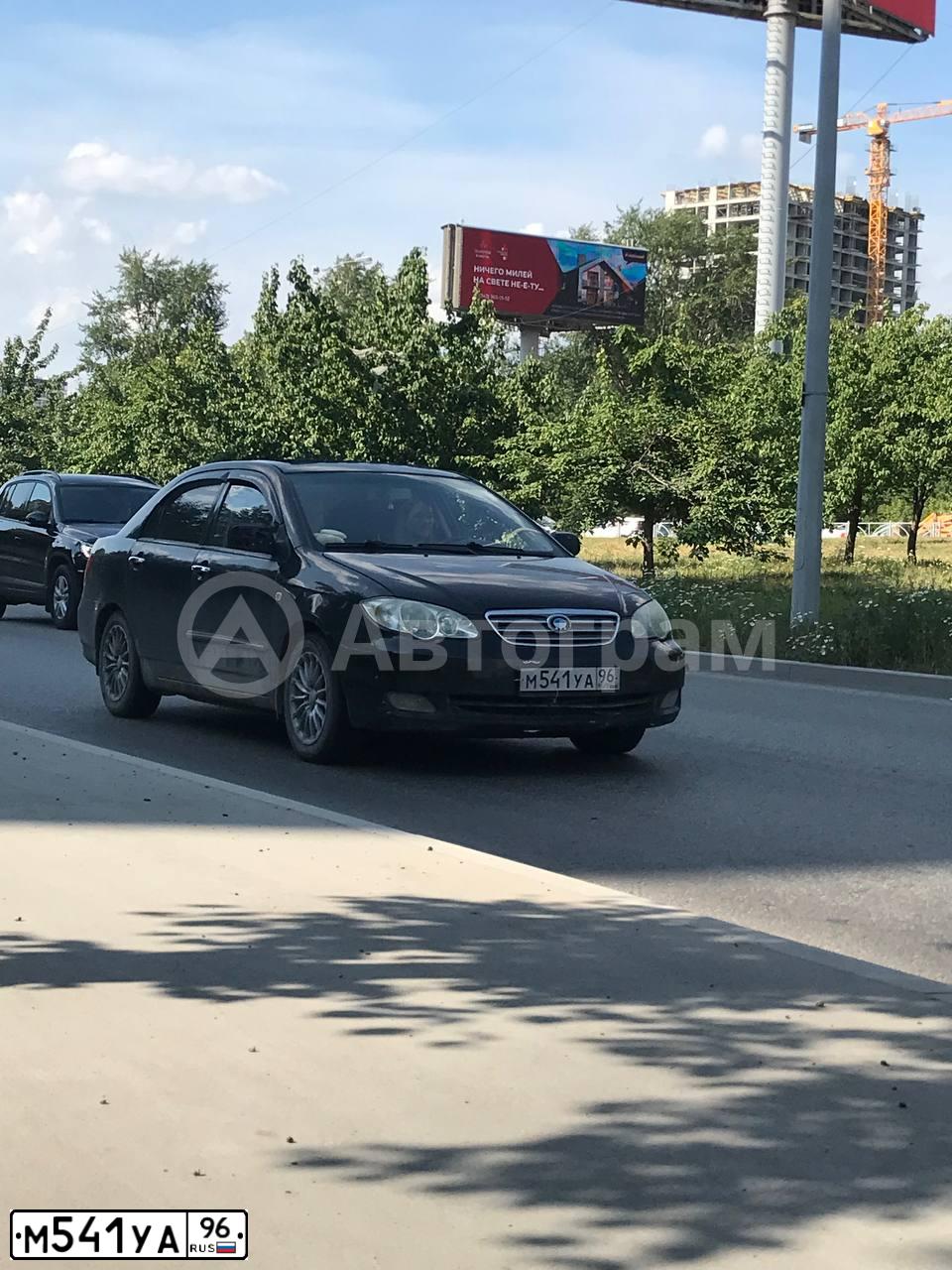 Фото автомобиля BYD F3, 2008 — госномер М541УА96. Цвет: ЧЕРНЫЙ