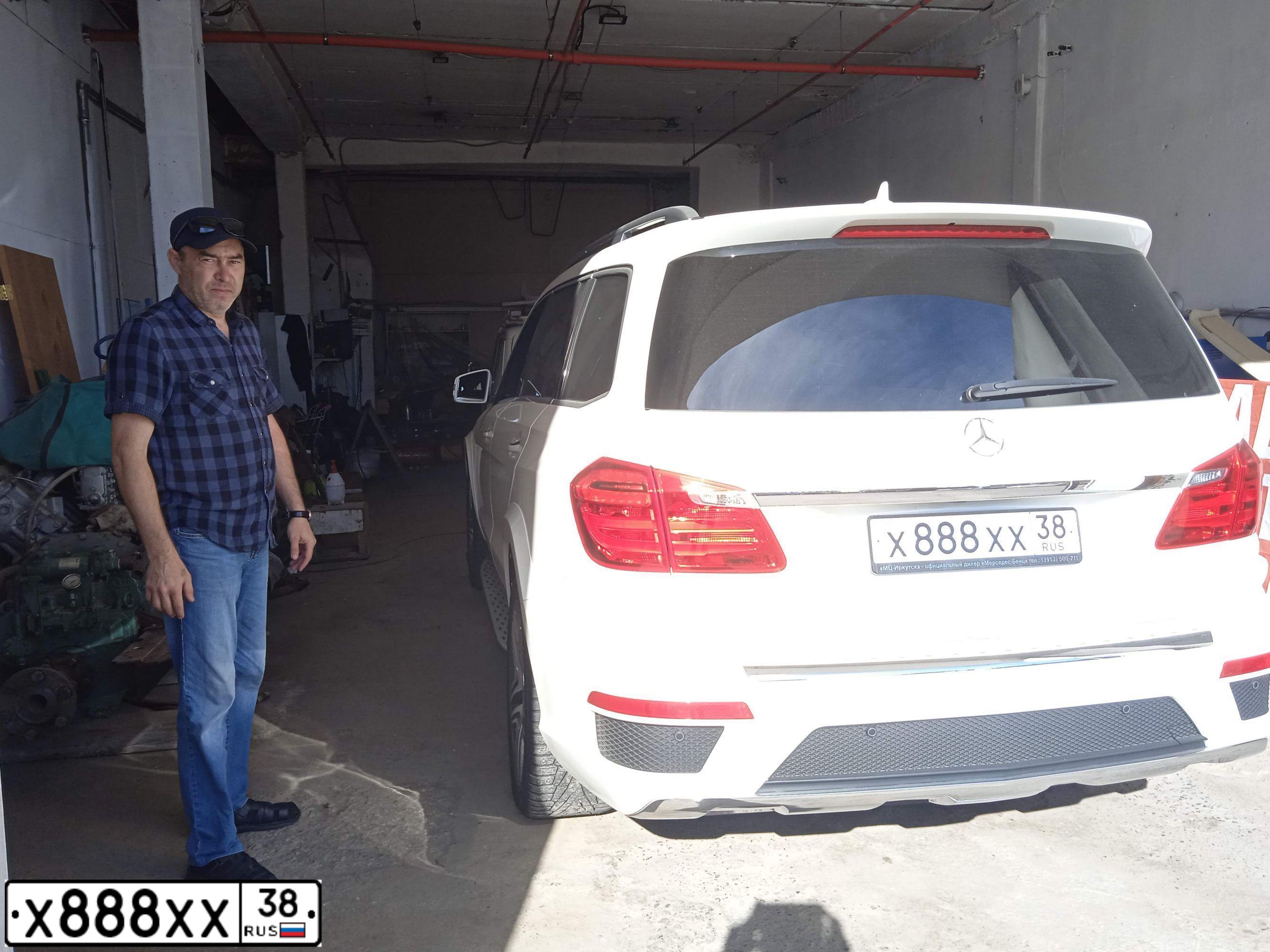 Фото автомобиля PORSCHE CAYENNE, 2008 — госномер Р141ЕО138. Цвет: ЗЕЛЕНЫЙ