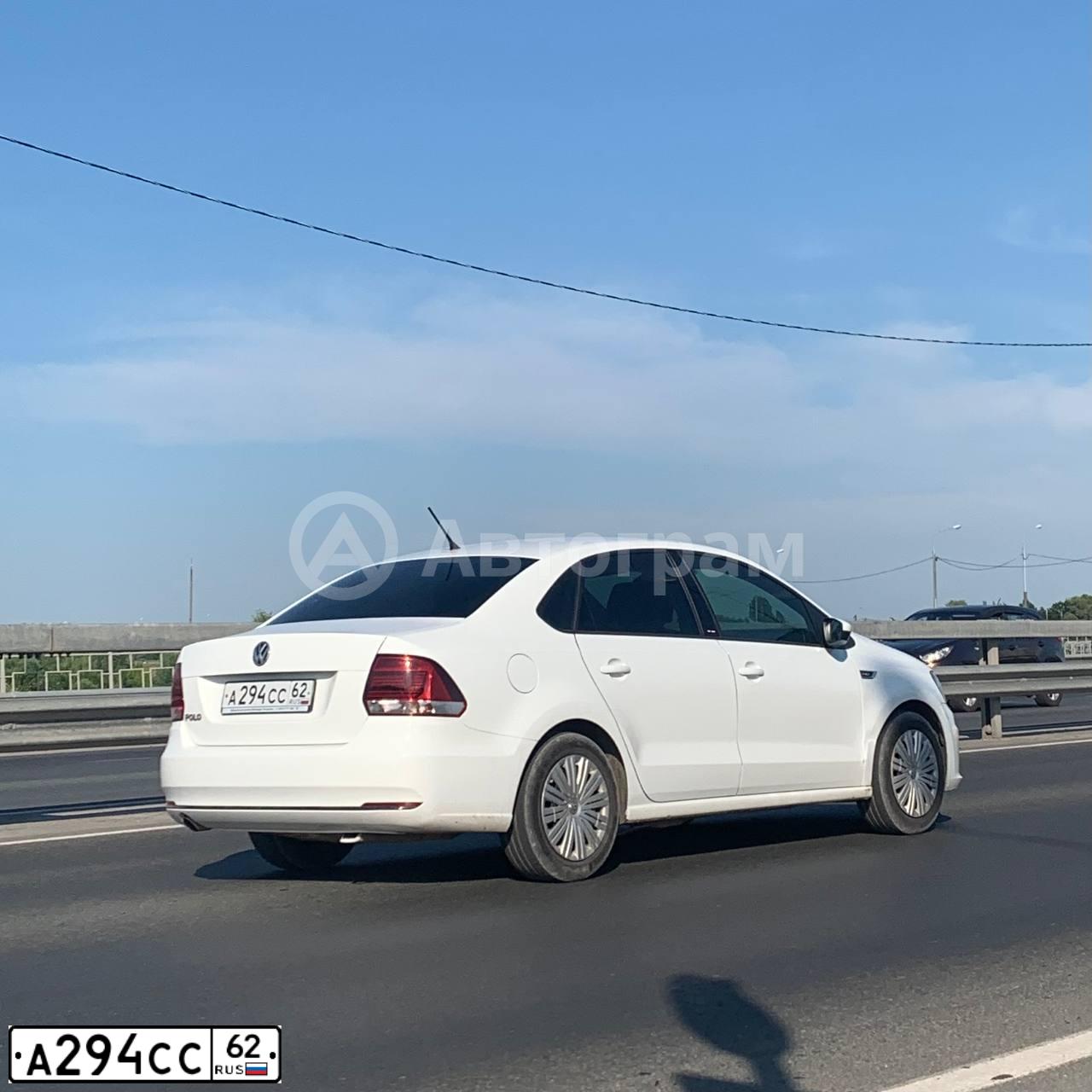 Фото автомобиля VOLKSWAGEN POLO, 2016 — госномер А294СС62. Цвет: БЕЛЫЙ