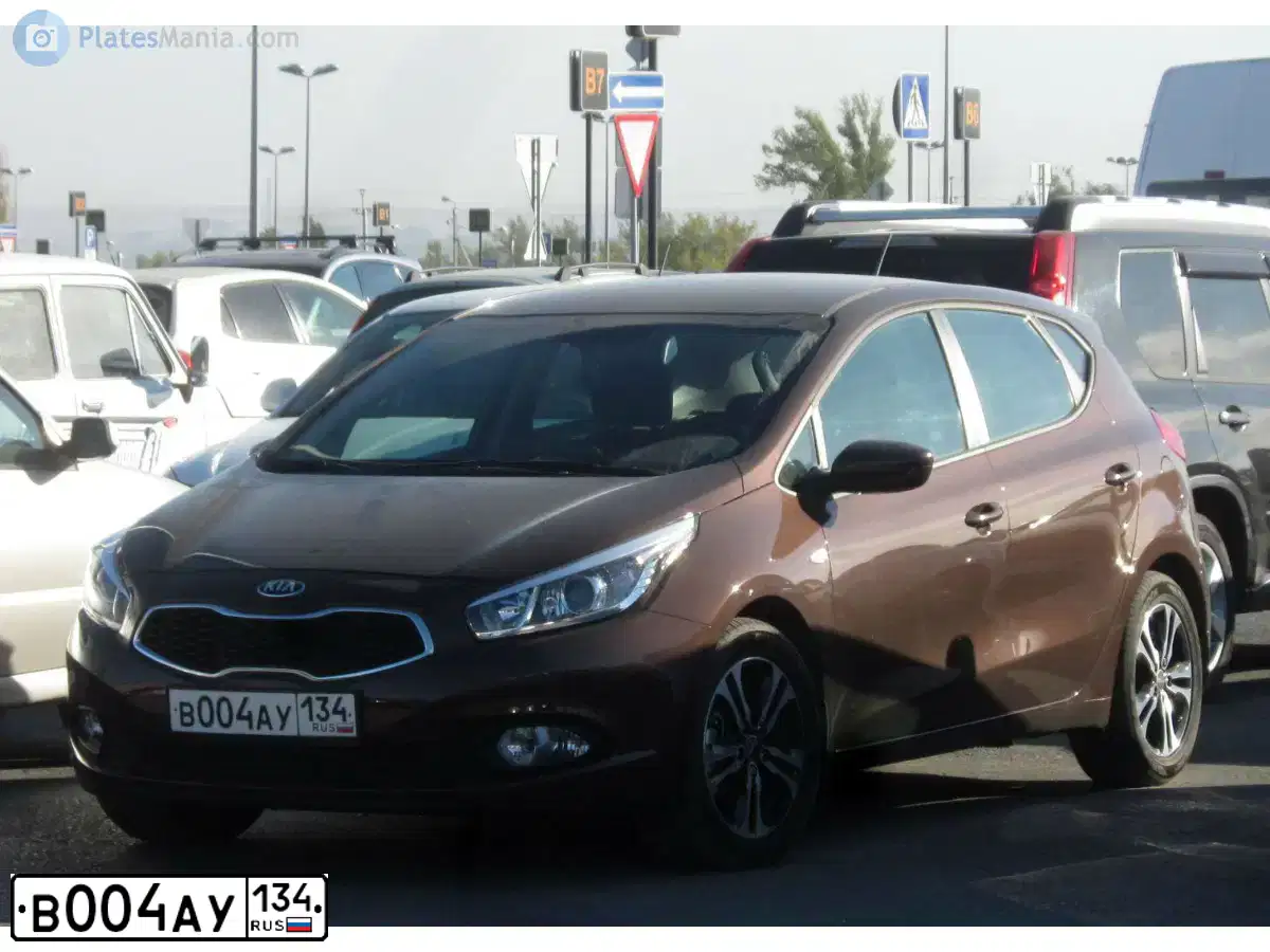 Фото автомобиля KIA CEE'D, 2014 — госномер В004АУ134. Цвет: КОРИЧНЕВЫЙ