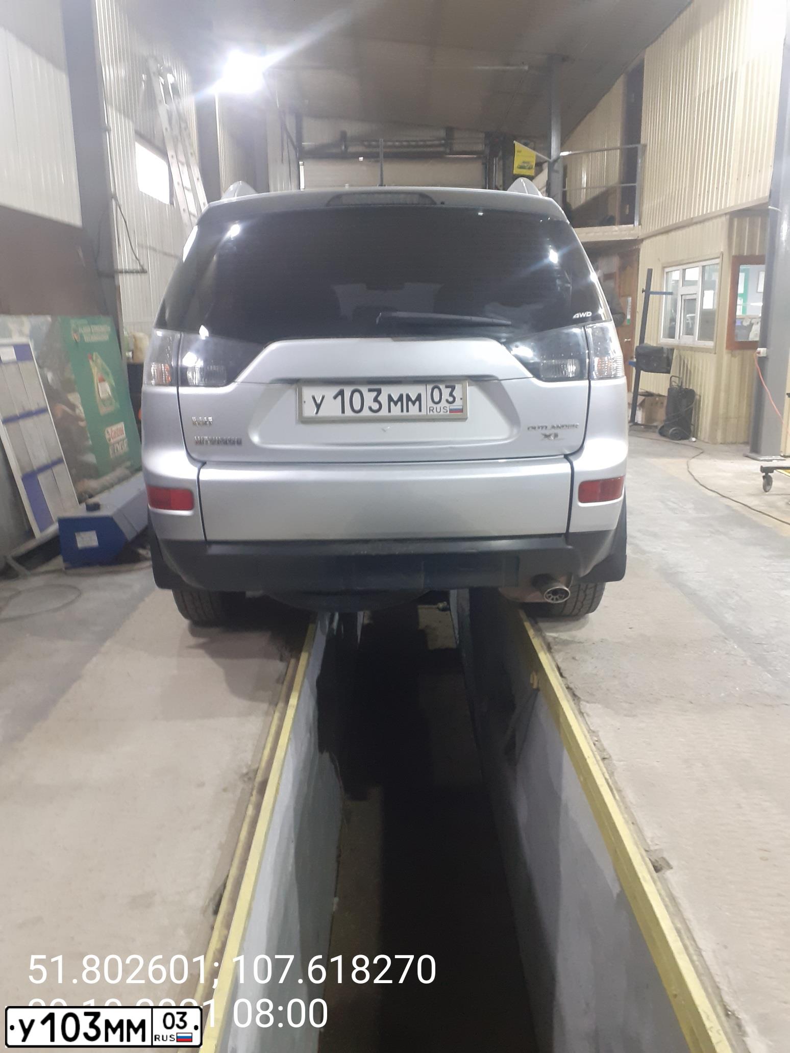Фото автомобиля MITSUBISHI OUTLANDER, 2008 — госномер В300ЕТ03. Цвет: СЕРЕБРИСТЫЙ