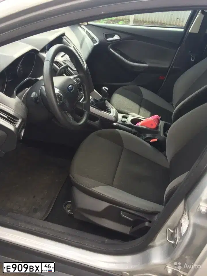 Фото автомобиля FORD FOCUS, 2012 — госномер Е909ВХ46. Цвет: Серебристый