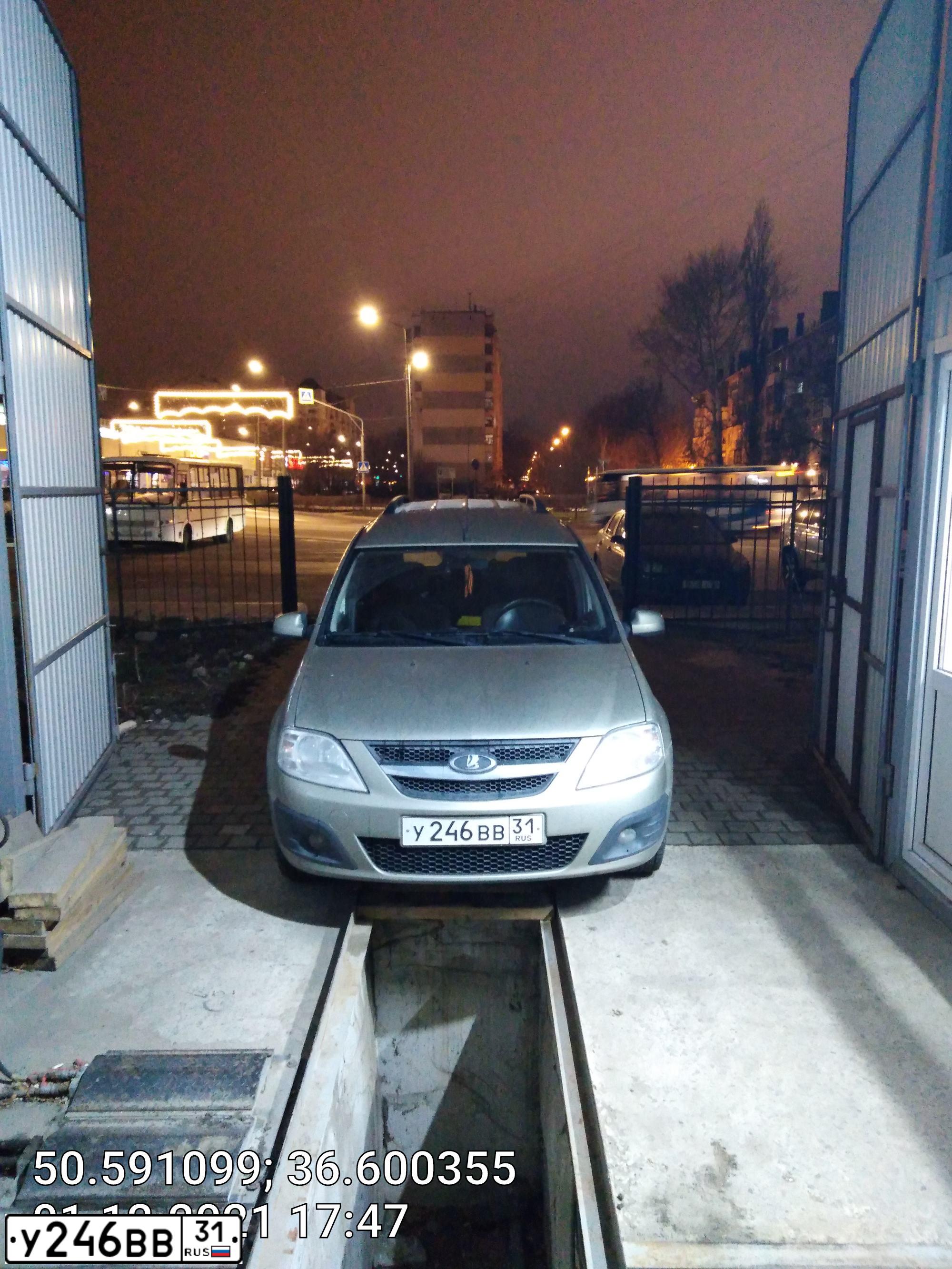 Фото автомобиля LADA LARGUS, 2014 — госномер У246ВВ31. Цвет: СЕРО-БЕЖЕВЫЙ
