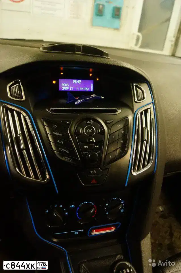 Фото автомобиля FORD FOCUS, 2011 — госномер У397МТ47. Цвет: ТЕМНО-СИНИЙ