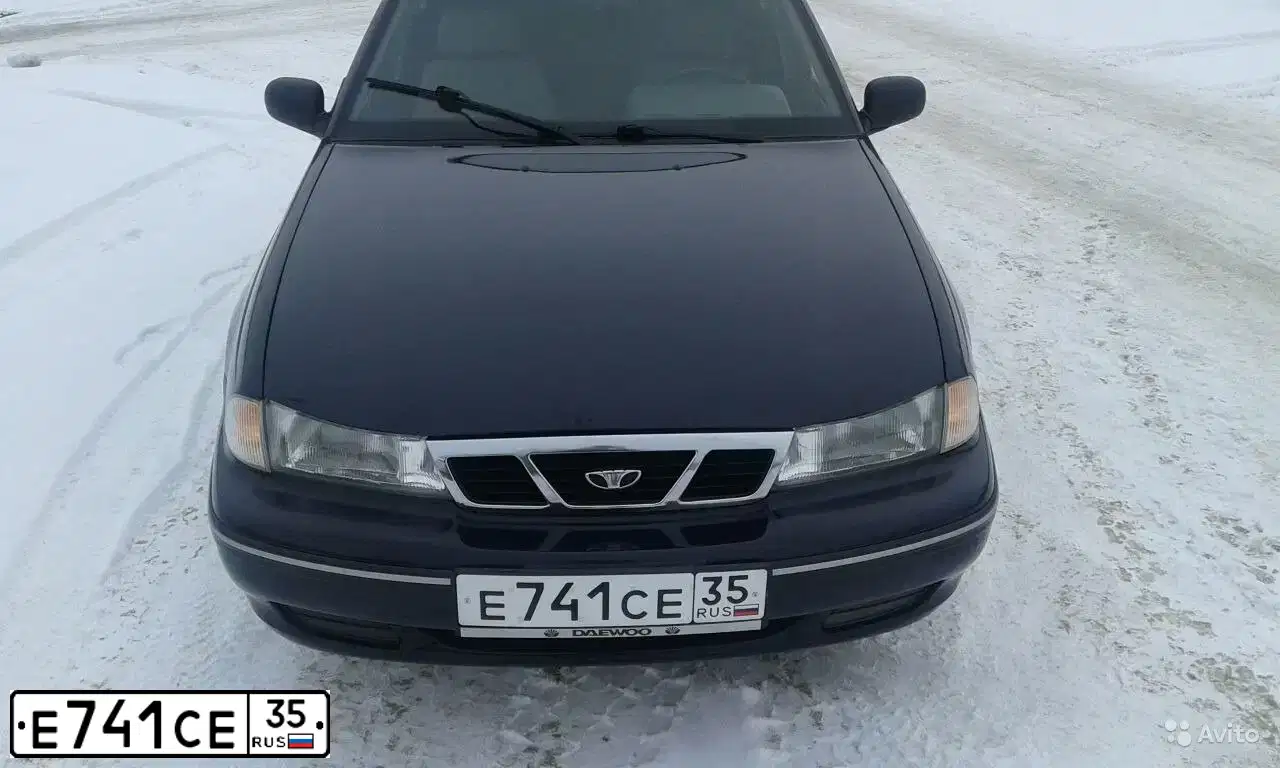 Фото автомобиля DAEWOO NEXIA, 2004 — госномер В777МУ35. Цвет: СИНИЙ (ТЕМНО-СИНИЙ)