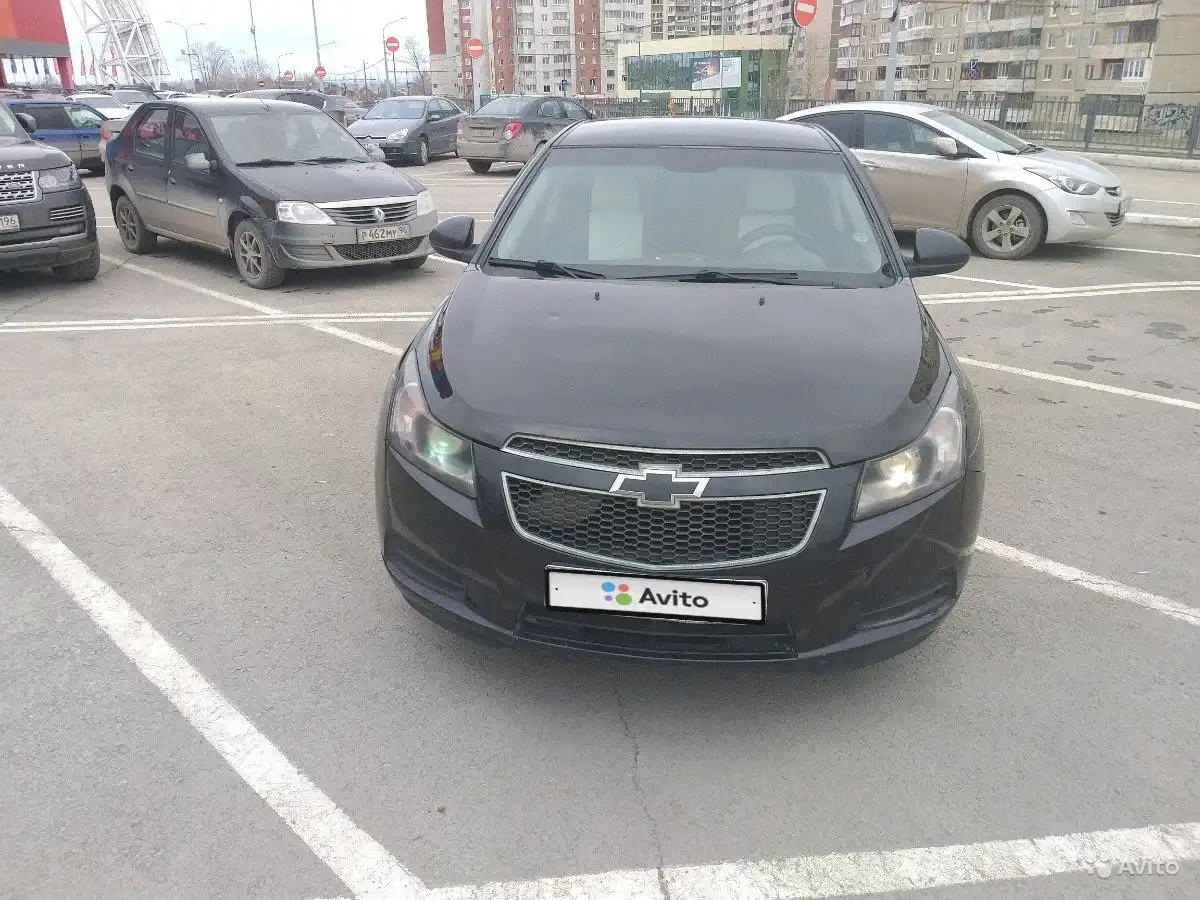 Фото автомобиля RENAULT LOGAN, 2010 — госномер Р462МУ96. Цвет: ЧЕРНЫЙ