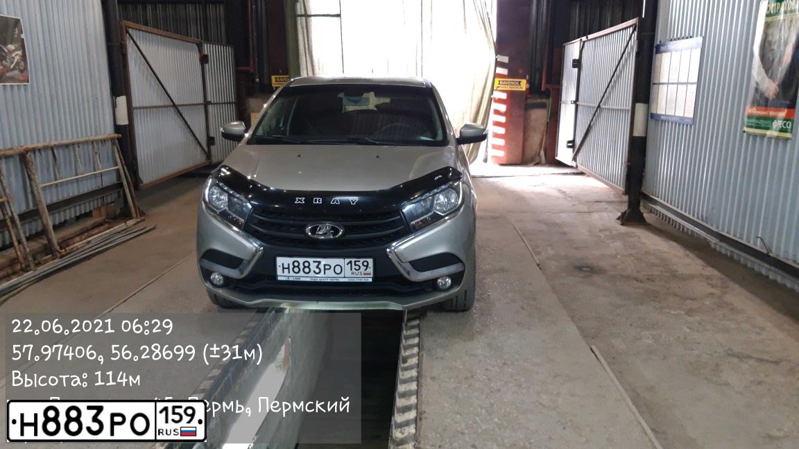 Фото автомобиля LADA XRAY, 2016 — госномер Е098ОУ82. Цвет: СЕРО-БЕЖЕВЫЙ