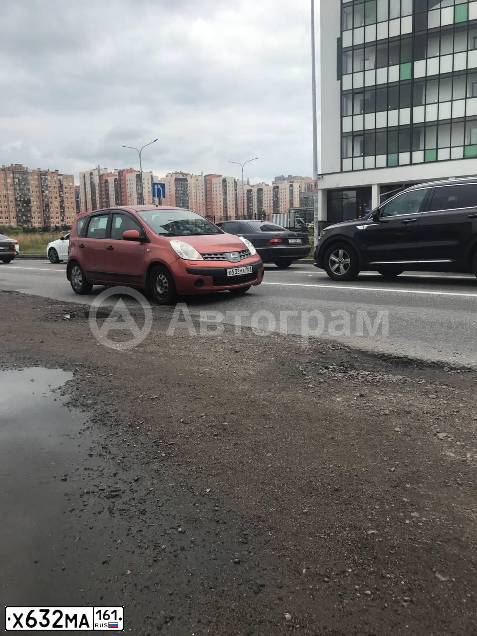 Фото автомобиля NISSAN NOTE, 2007 — госномер С782НН198. Цвет: Оранжевый