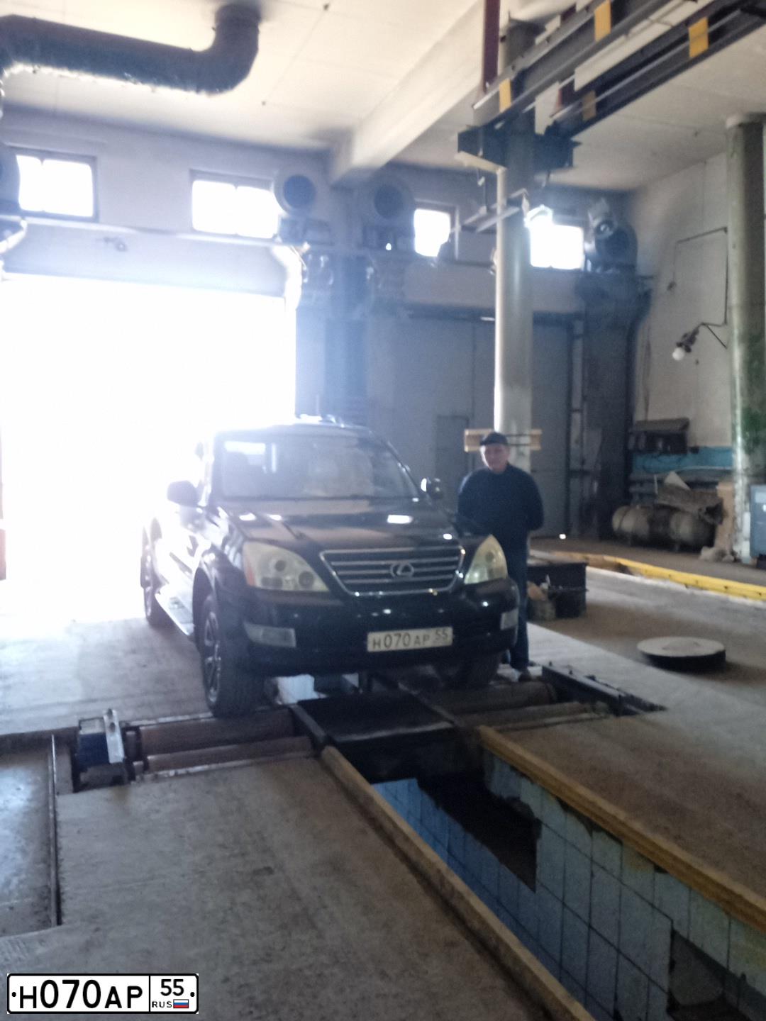 Фото автомобиля LEXUS GX, 2003 — госномер Н070АР55. Цвет: ЧЕРНЫЙ