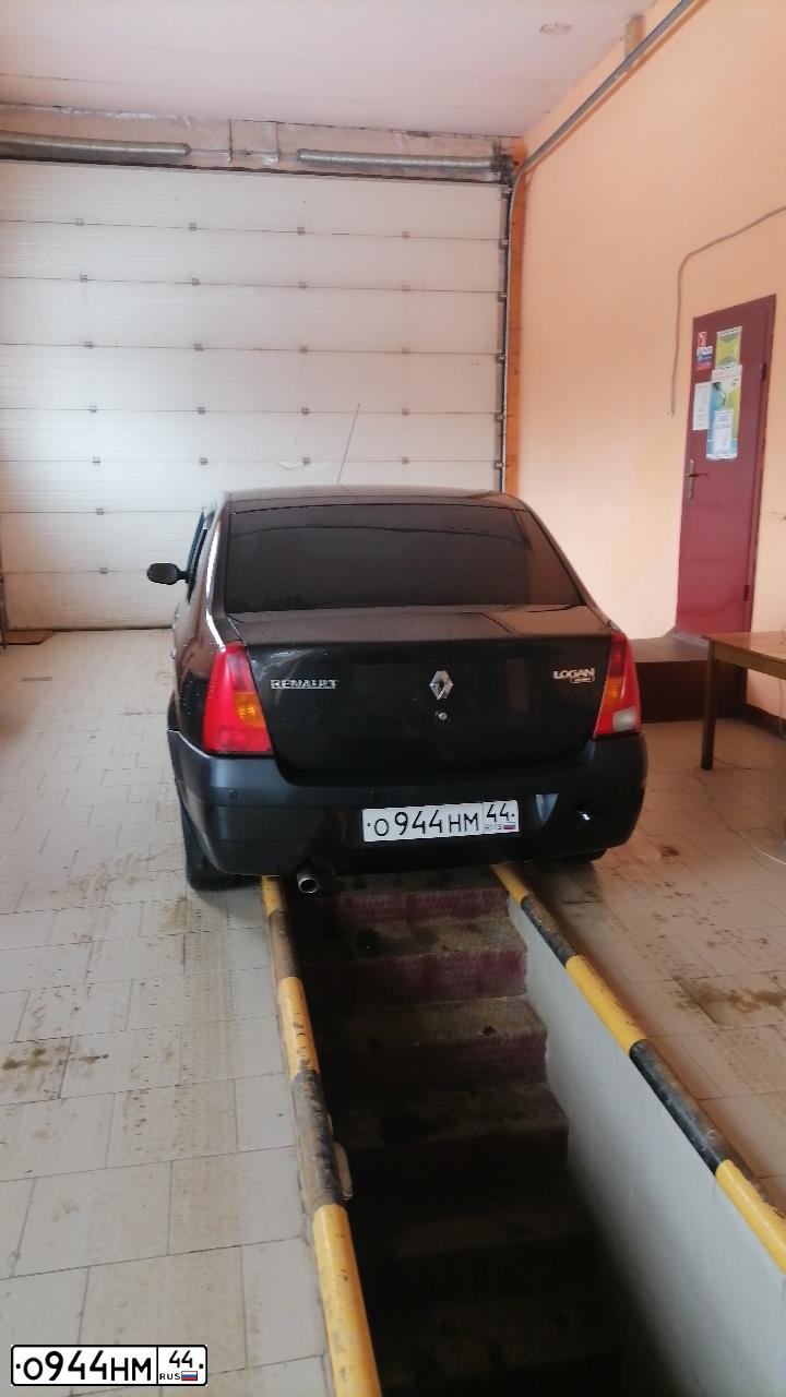 Фото автомобиля RENAULT LOGAN, 2009 — госномер О944НМ44. Цвет: ЧЕРНЫЙ