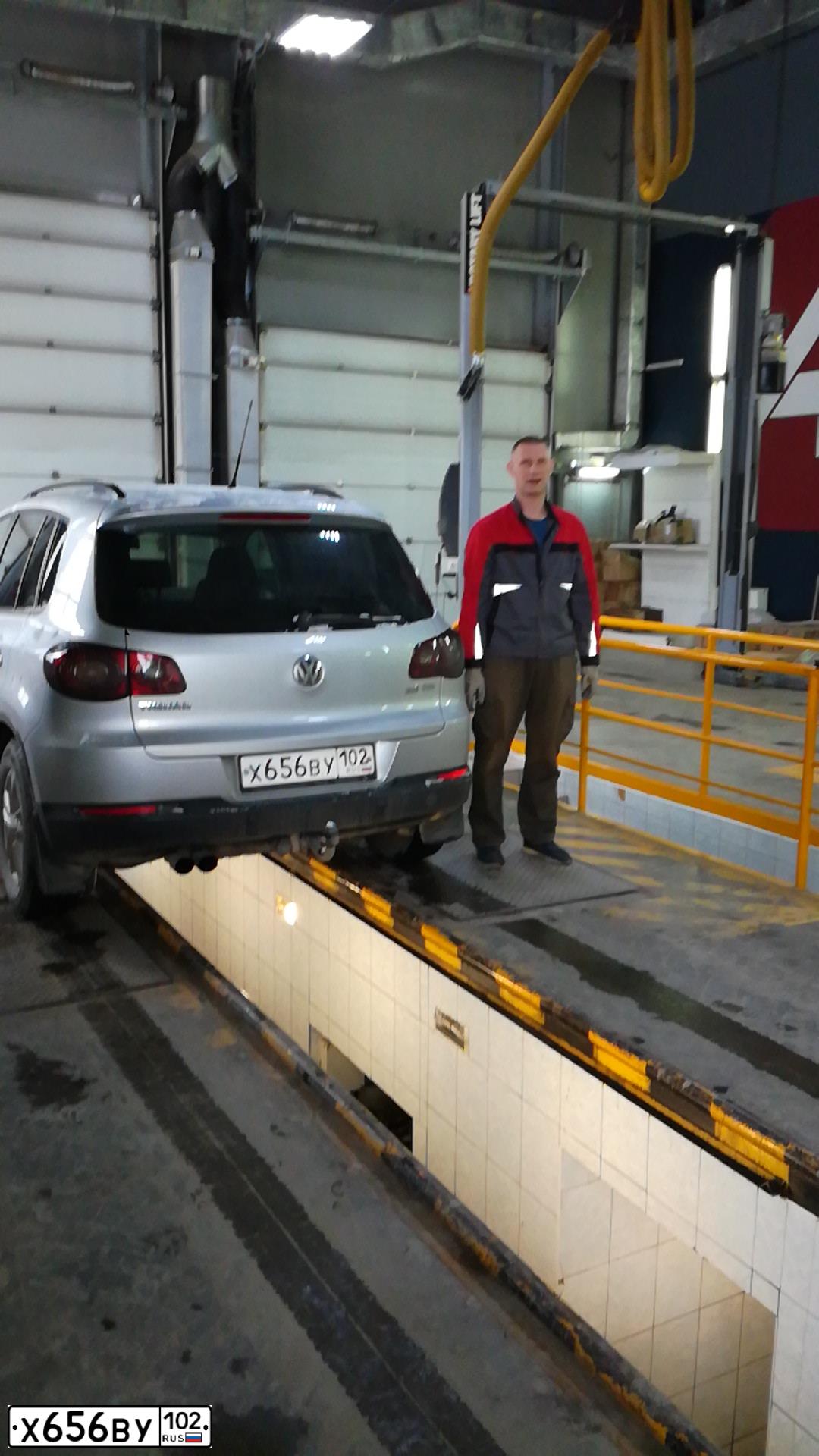 Фото автомобиля VOLKSWAGEN TIGUAN, 2009 — госномер Х454ОС02. Цвет: СЕРЕБРИСТЫЙ