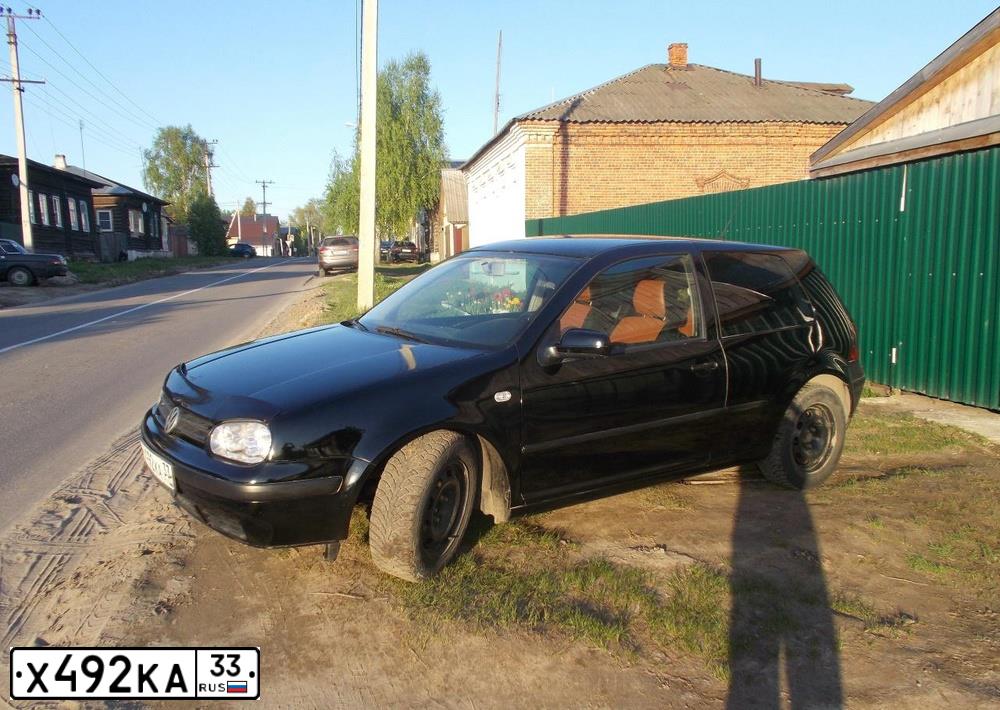 Фото автомобиля VOLKSWAGEN GOLF, 2000 — госномер В767АК150. Цвет: ЧЕРНЫЙ