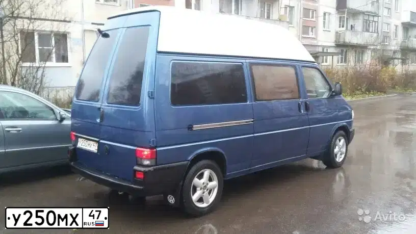 Фото автомобиля VOLKSWAGEN TRANSPORTER, 1999 — госномер У533ХН799. Цвет: синий