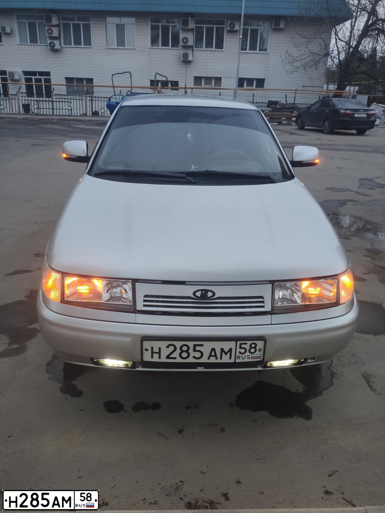 Фото автомобиля LADA 2110 LADA, 2004 — госномер Н285АМ58. Цвет: СВЕТЛО-СЕРЕБРИСТЫЙ МЕТАЛЛ