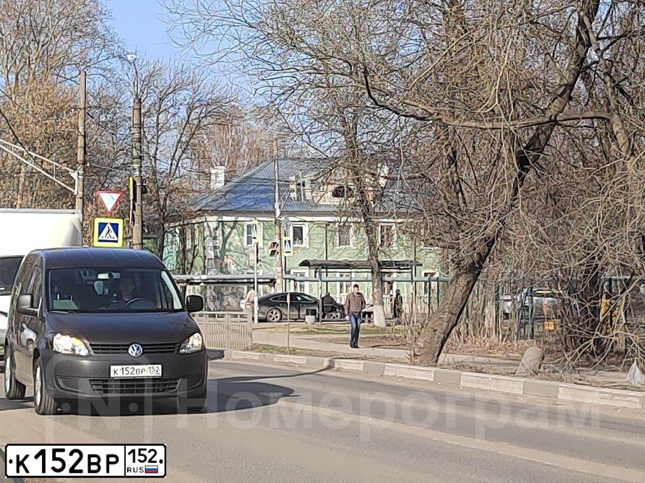 Фото автомобиля VOLKSWAGEN CADDY, 2012 — госномер К152ВР152. Цвет: КОРИЧНЕВЫЙ