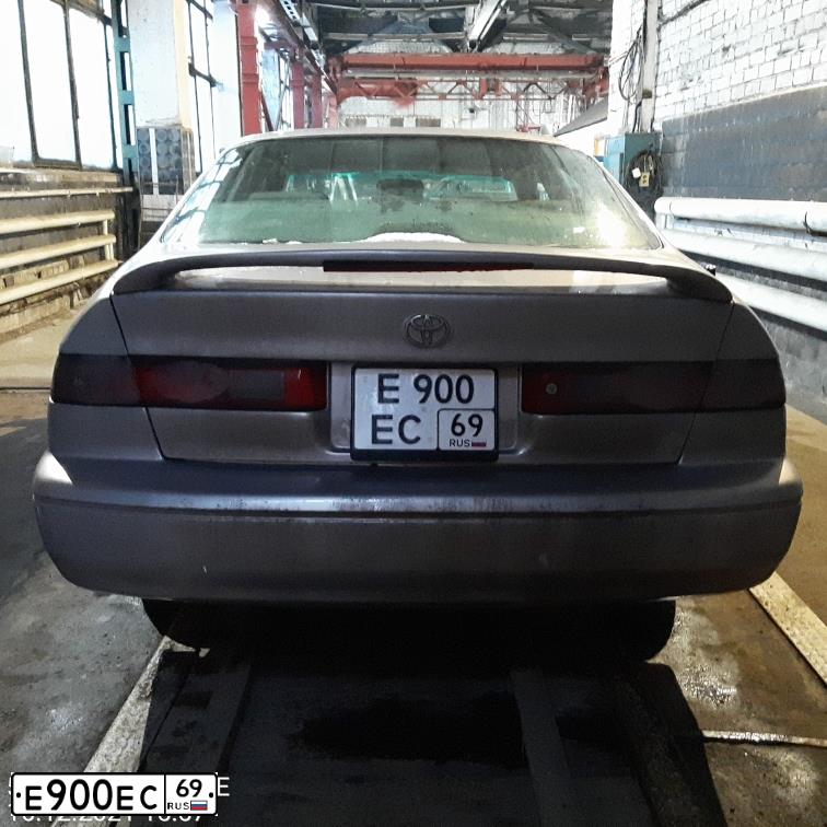 Фото автомобиля TOYOTA CAMRY, 1998 — госномер Е900ЕС76. Цвет: Серебристый