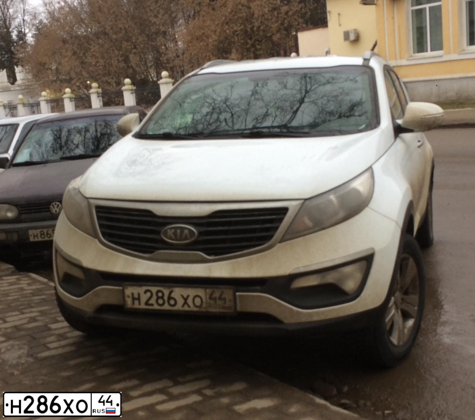 Фото автомобиля KIA SPORTAGE, 2012 — госномер Х497КС152. Цвет: Белый
