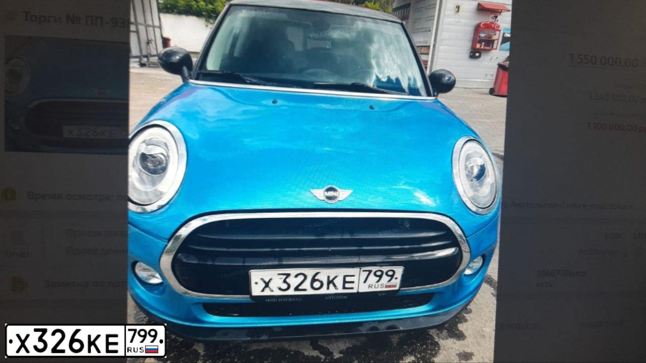 Фото автомобиля MINI МИНИ КУПЕР, 2017 — госномер С606АУ799. Цвет: ЯРКО-ГОЛУБОЙ