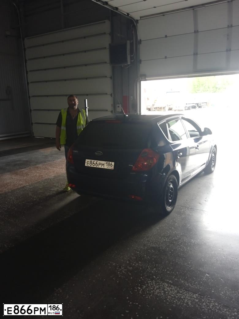 Фото автомобиля KIA CEE'D, 2009 — госномер Р002ТМ86. Цвет: синий