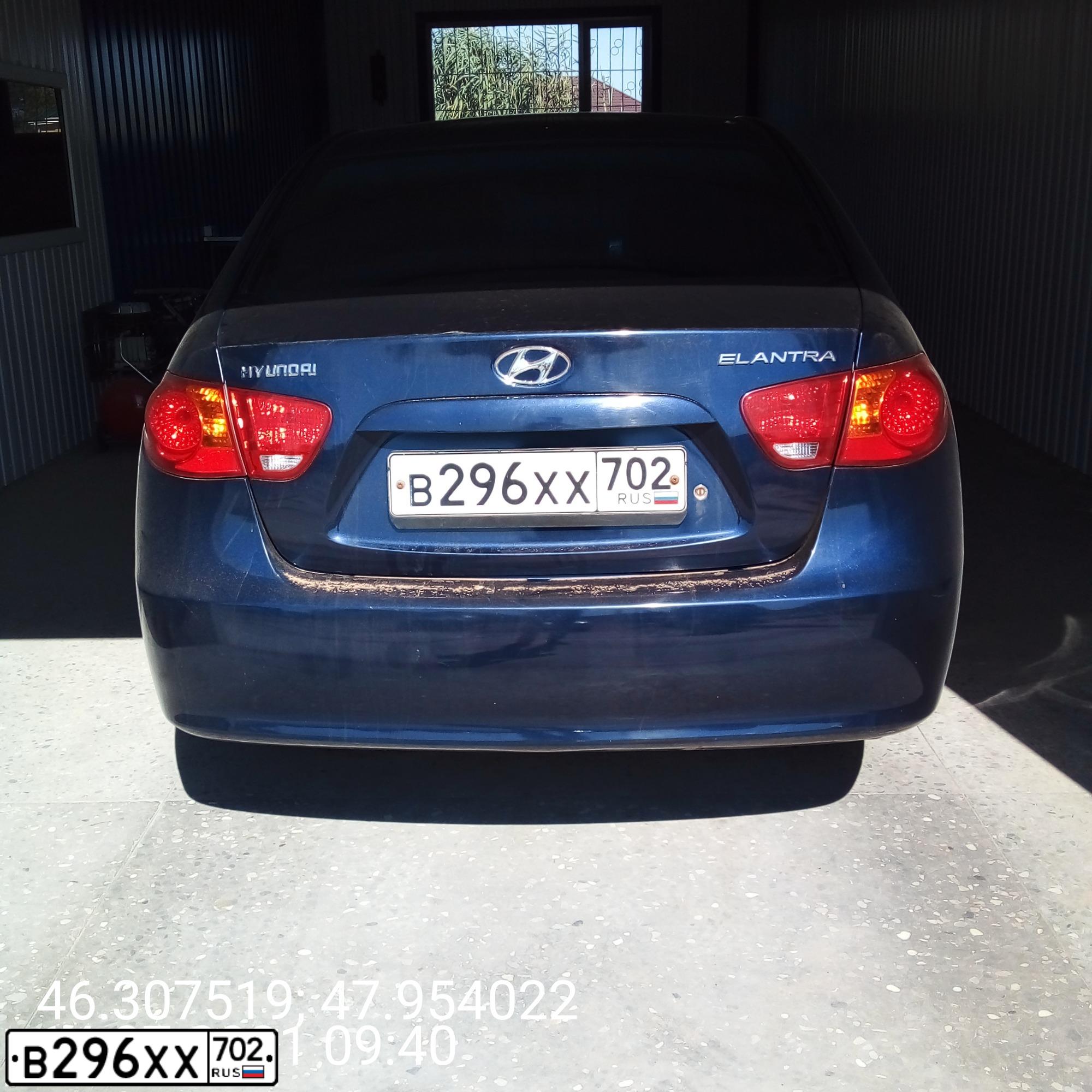 Фото автомобиля HYUNDAI ELANTRA, 2007 — госномер Р011НН30. Цвет: ФИОЛЕТОВЫЙ