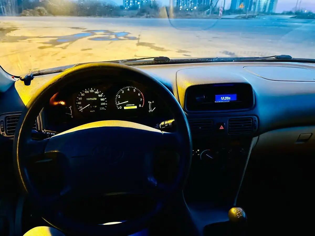 Фото автомобиля TOYOTA COROLLA, 1997 — госномер А388ХН178. Цвет: синий