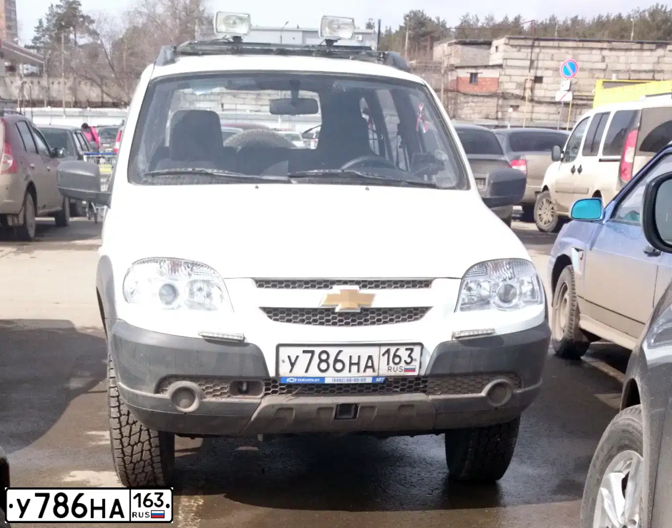 Фото автомобиля CHEVROLET NIVA, 2014 — госномер У786НА163. Цвет: ЯРКО-БЕЛЫЙ
