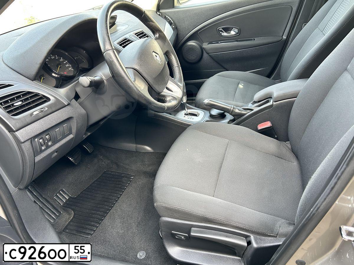Фото автомобиля RENAULT FLUENCE, 2012 — госномер С926ОО55. Цвет: БЕЖЕВЫЙ