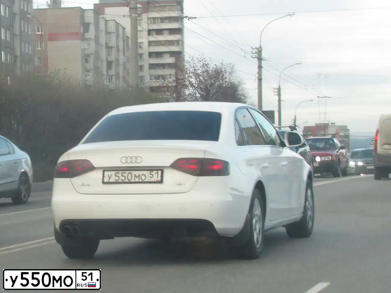 Фото автомобиля AUDI A4, 2008 — госномер У550МО51. Цвет: Белый