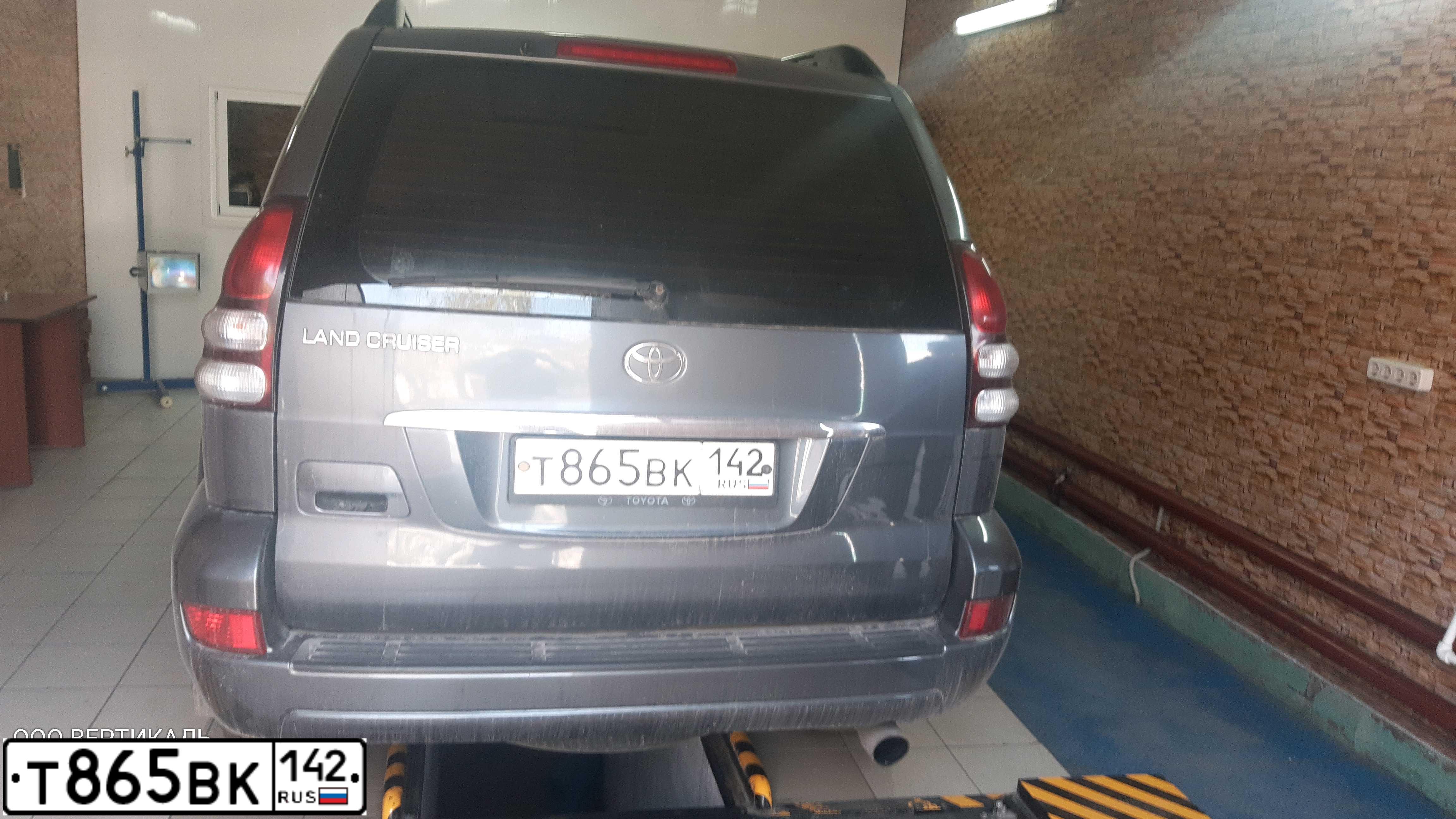 Фото автомобиля TOYOTA LANDCRUISER, 2007 — госномер Т865ВК142. Цвет: ТЕМНО СЕРЫЙ