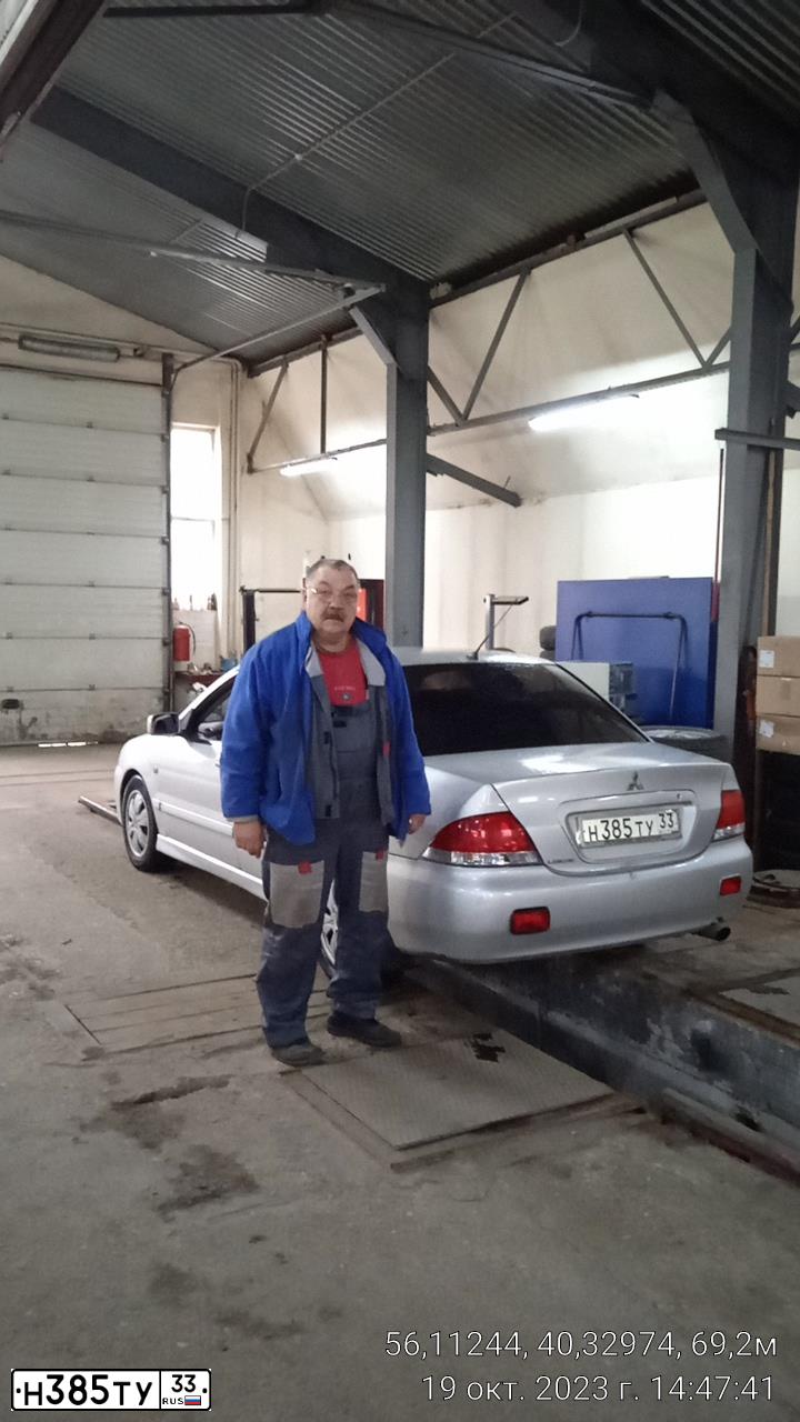 Фото автомобиля MITSUBISHI LANCER 1 6, 2004 — госномер К877ХА33. Цвет: Серебристый