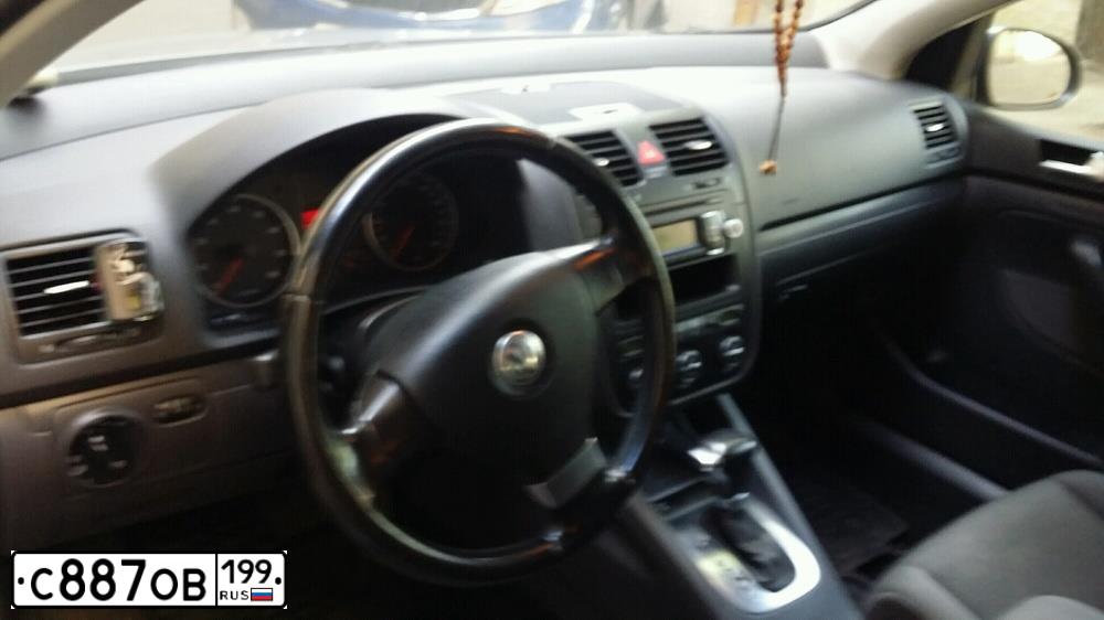 Фото автомобиля VOLKSWAGEN GOLF, 2008 — госномер С887ОВ199. Цвет: Серый
