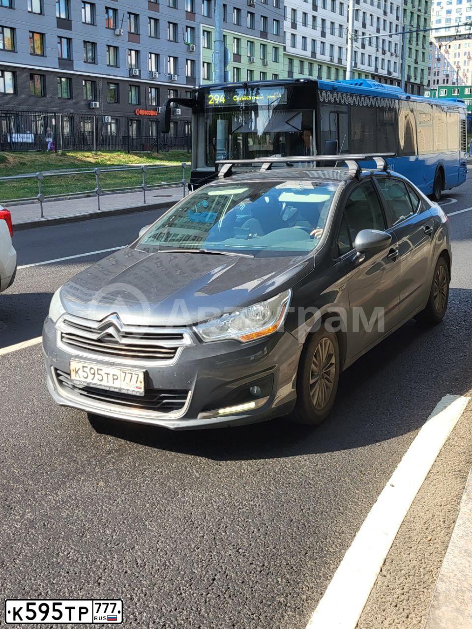 Фото автомобиля CITROEN C4, 2016 — госномер К595ТР777. Цвет: СЕРЫЙ