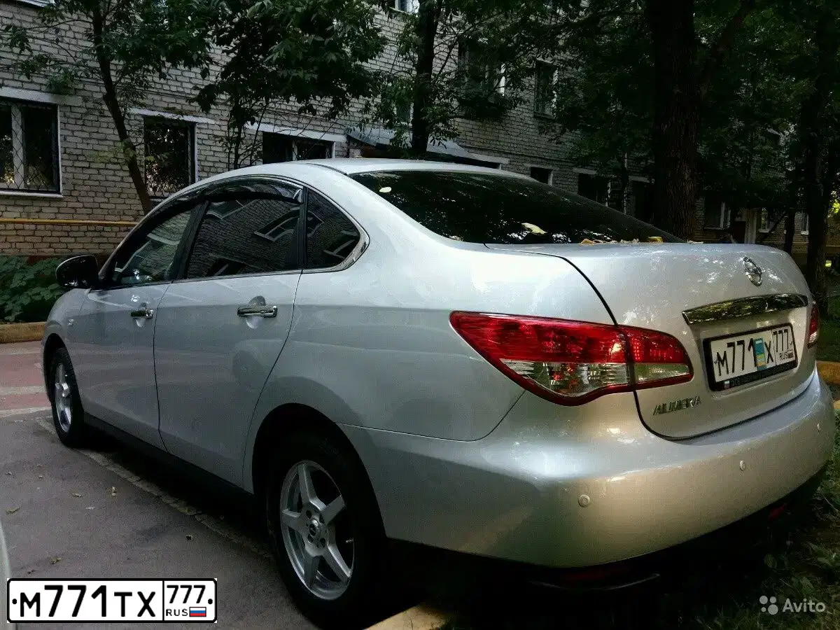 Фото автомобиля RENAULT SANDERO, 2011 — госномер М771ТХ777. Цвет: СИНИЙ